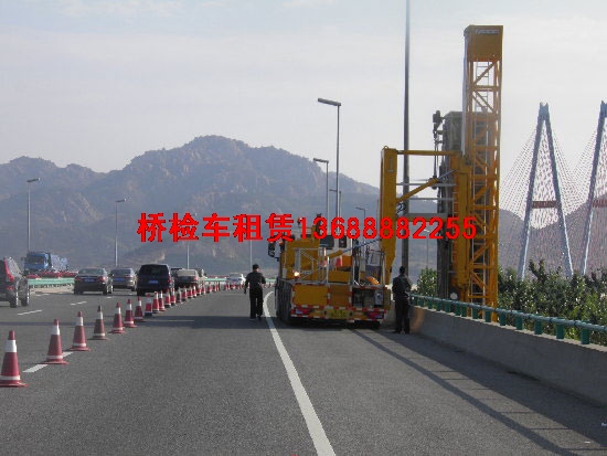 22米桁架式橋梁檢測車作業現場